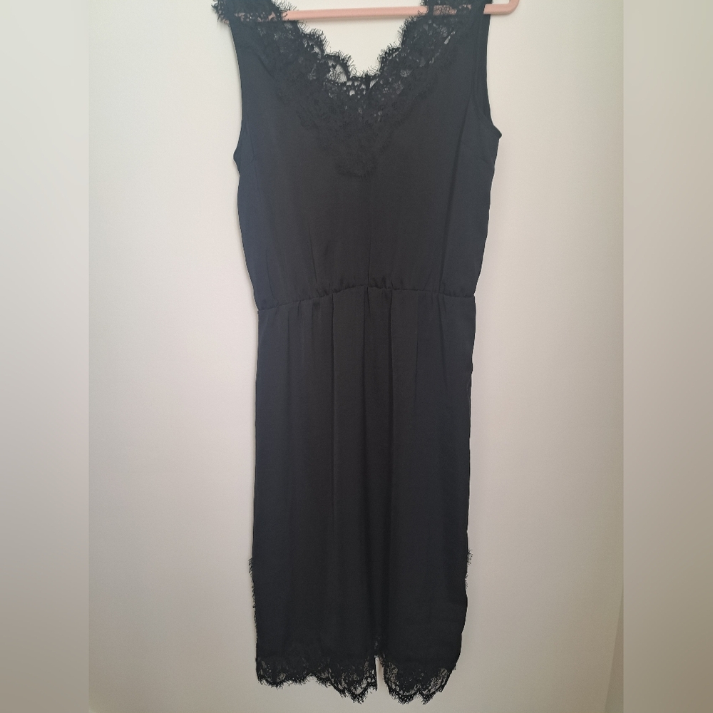 Black Sleeveless V-Neck Sheath Midi Dress